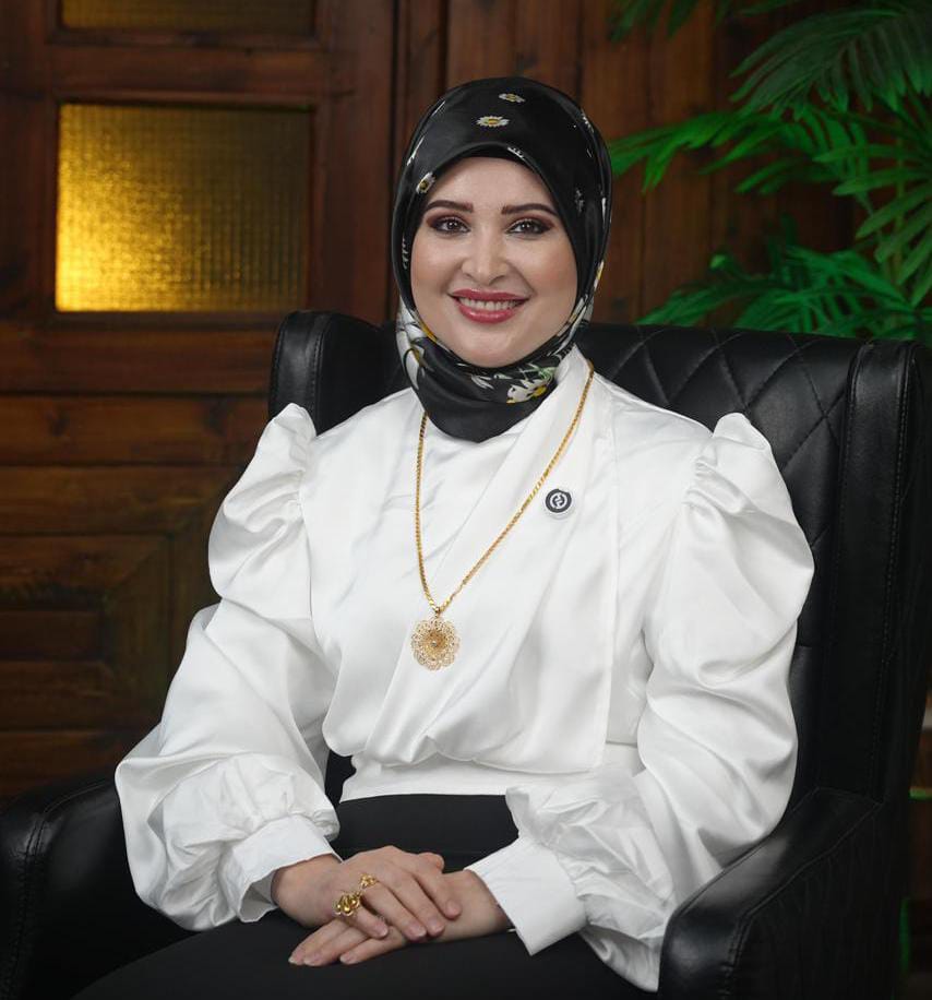 عياد تكتب هل نحن من نملك الوقت.. أم أن هواتفنا هي التي تملكنا؟