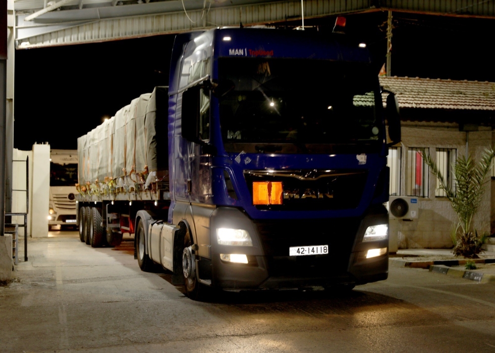 بتوجيه ملكي، الأردن يرسل قافلة مساعدات إلى لبنان الشقيق