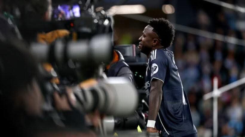 هازارد يحذر من اعتزال مبكر لفينيسيوس بسبب الضغوط