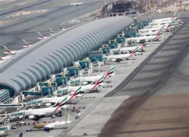 سقوط طائرتين في مطار دبي