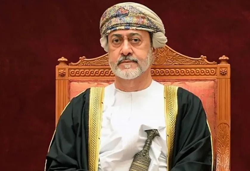أول رد للسلطان هيثم بن طارق بعد القصف الإيراني على ميناء صلالة