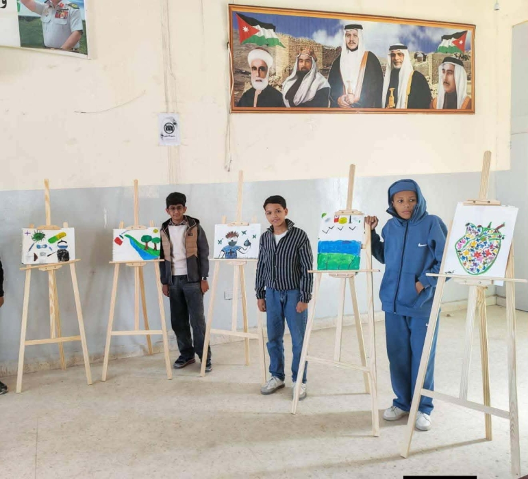 مركز شابات غور المزرعة يوظف الرسم لتعزيز الصحة النفسية لدى الطلبة