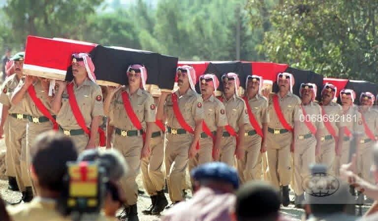 صور تخلّد تضحياتهم.. جنازة عسكرية لرفات أربعة جنود أردنيين استشهدوا في حرب 1967