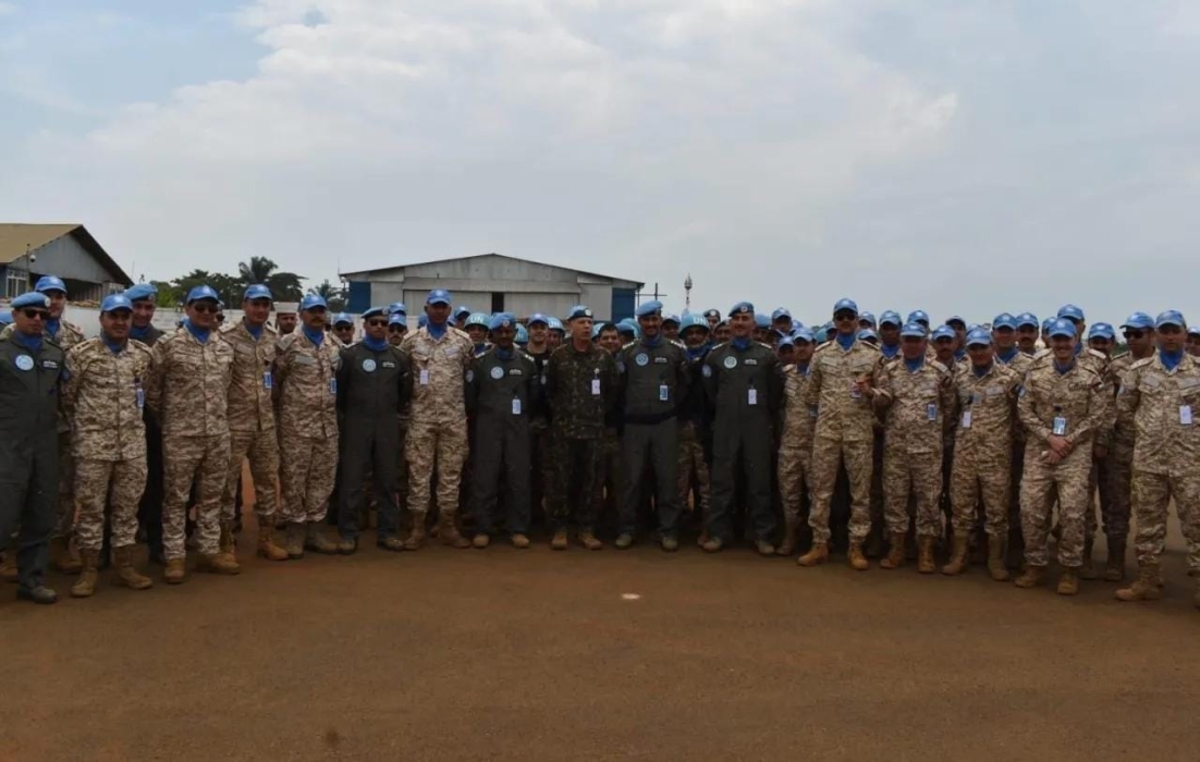 قائد قوات بعثة الأمم المتحدة (المونسكو) يزور وحدة الطائرات العمودية الأردنية  الكونغو (2)