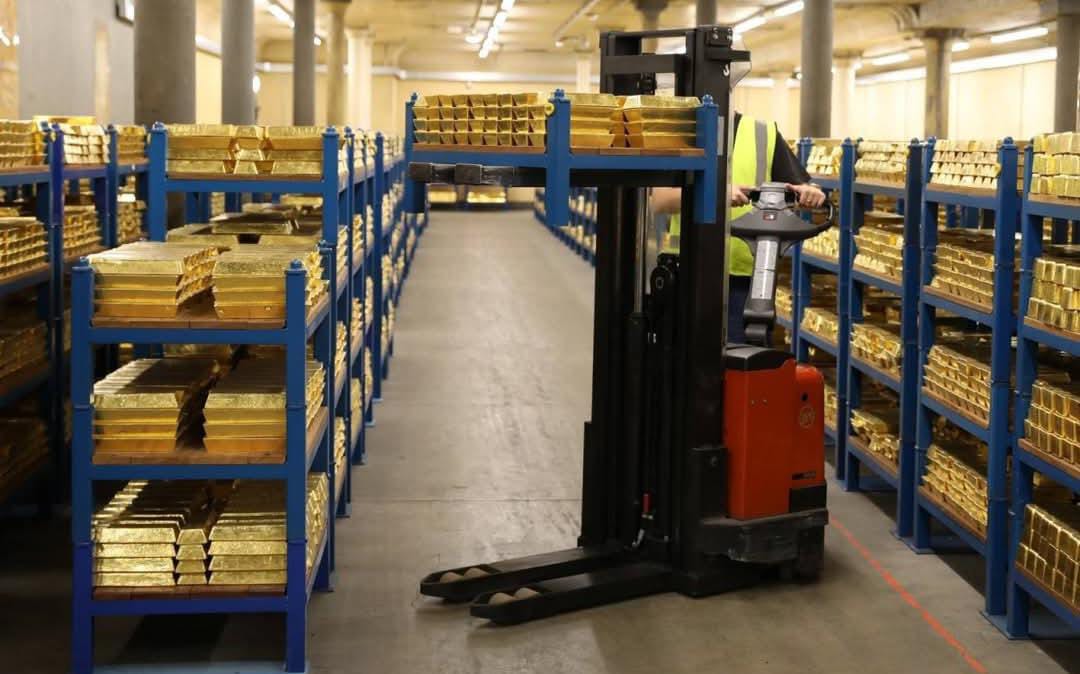 لماذا تخزّن 60 دولة ذهبها في هذا المكان؟