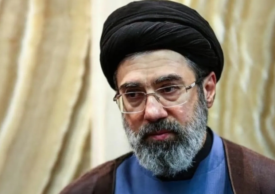 الخارجية الإيرانية تؤكد إصابة المرشد الجديد