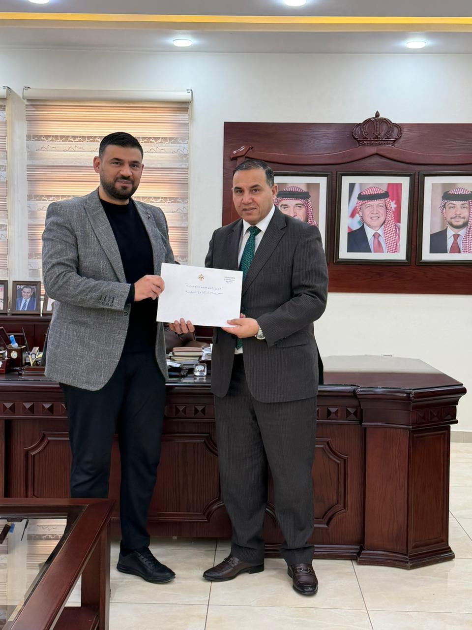 محافظ الزرقاء يكرّم عدداً من أبناء المحافظة لدورهم في دعم المسؤولية المجتمعية...صور