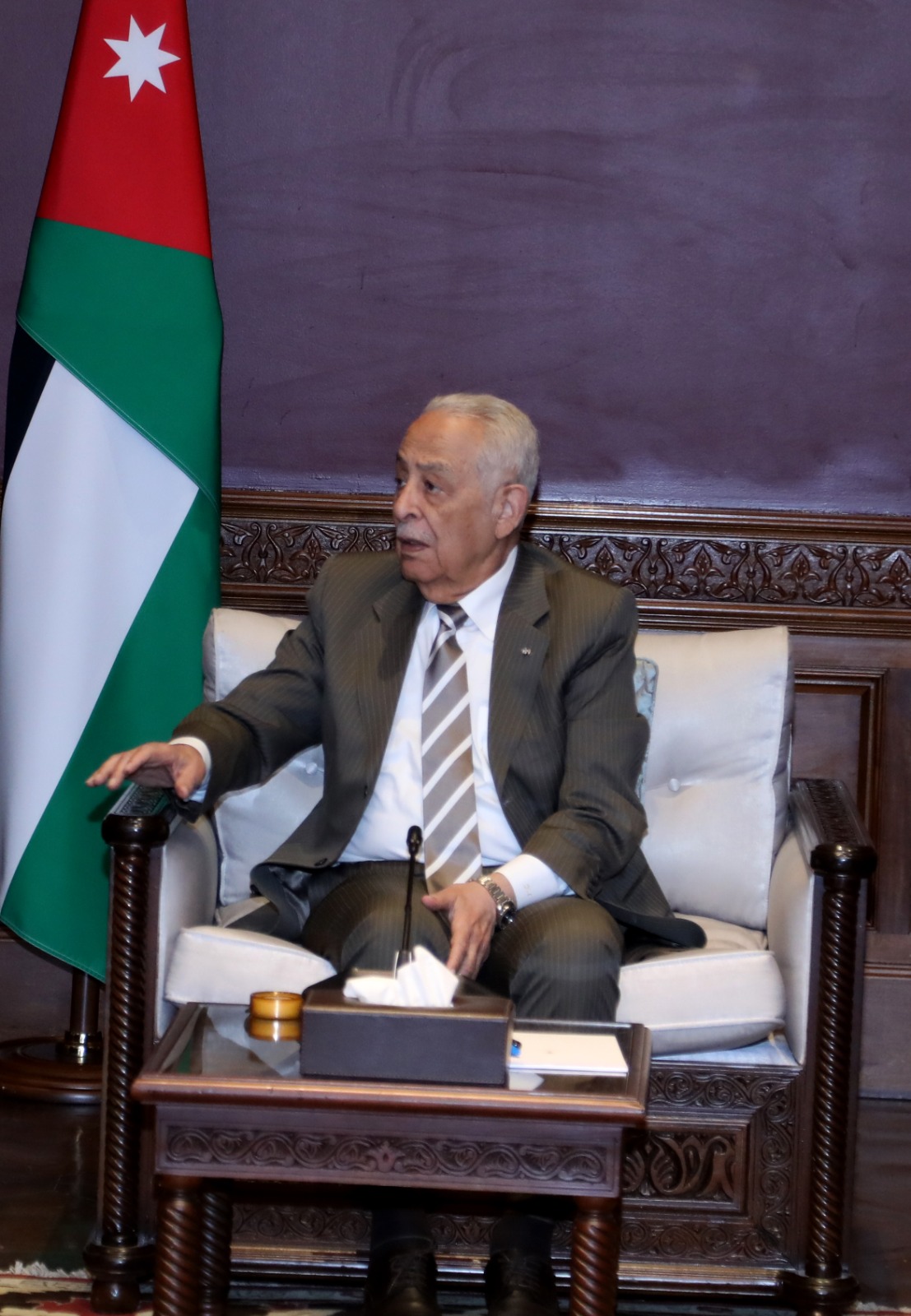 مندوبا عن الملك وولي العهد.. العيسوي يعزي المشاقبة وآل مراد