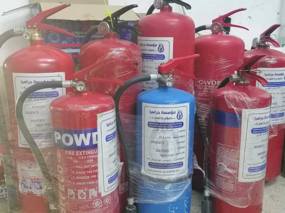 بلدية جرش تعزز منظومة السلامة بصيانة شاملة لأنظمة الإطفاء في مبانيها