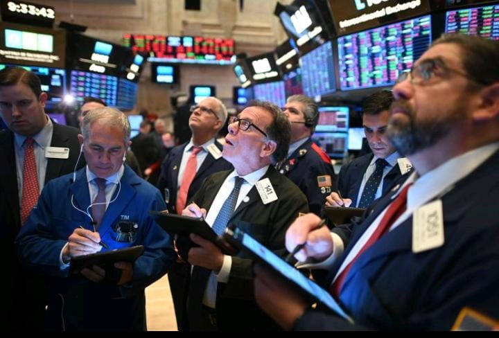مؤشرات الأسهم الأمريكية تغلق على تراجع حاد