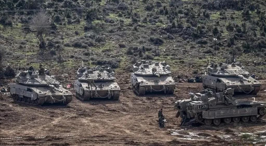 إسرائيل تدفع بالدبابات نحو الحدود وتدرس بدء عملية برية واسعة في لبنان خلال أيام