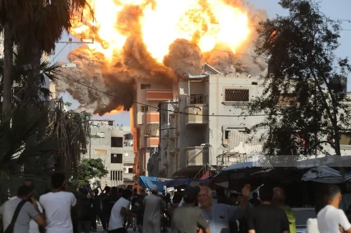 استشهاد 3 فلسطينيين جراء قصف طائرات الاحتلال شرق غزة