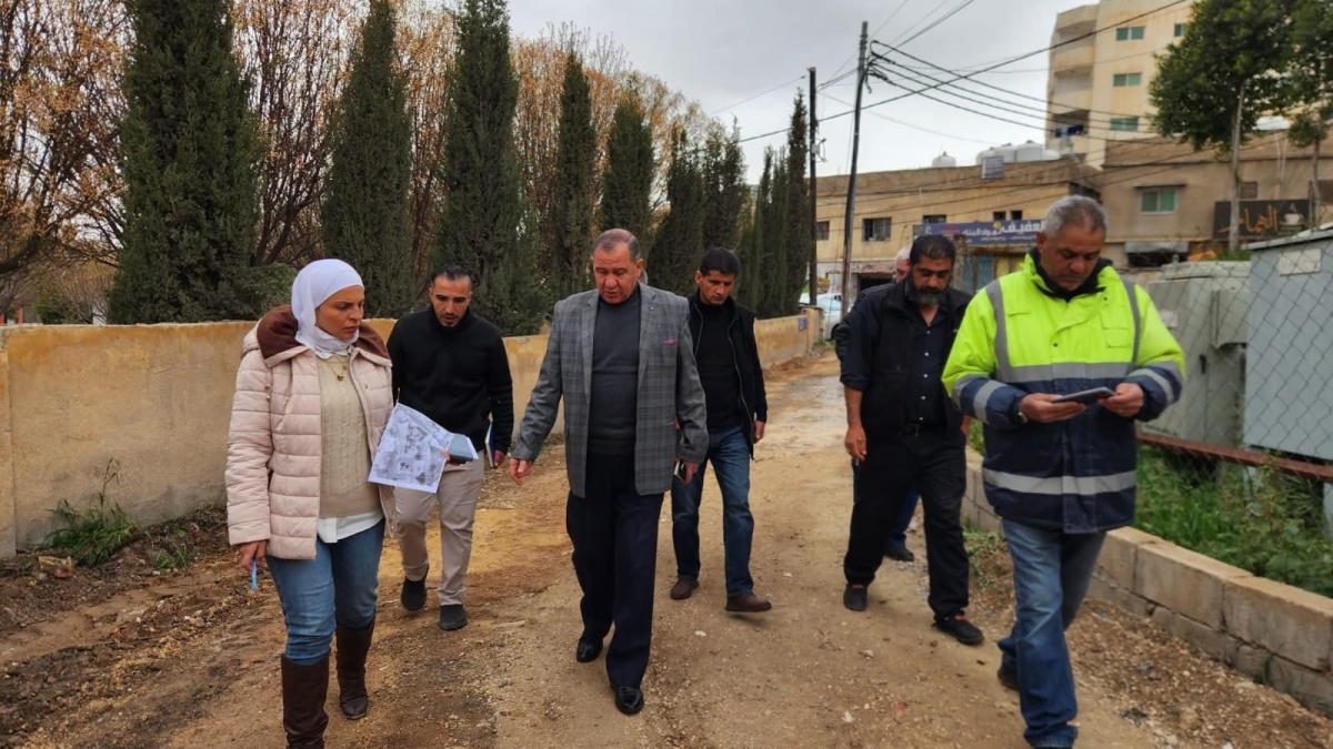جولة ميدانية لبني ياسين على حديقة زين ومحيط المركز الصحي الشامل في جرش استعدادًا للافتتاح