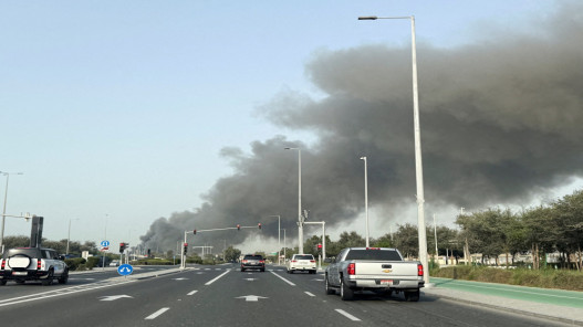 مقتل شخص إثر سقوط صاروخ على مركبة مدنية في أبوظبي
