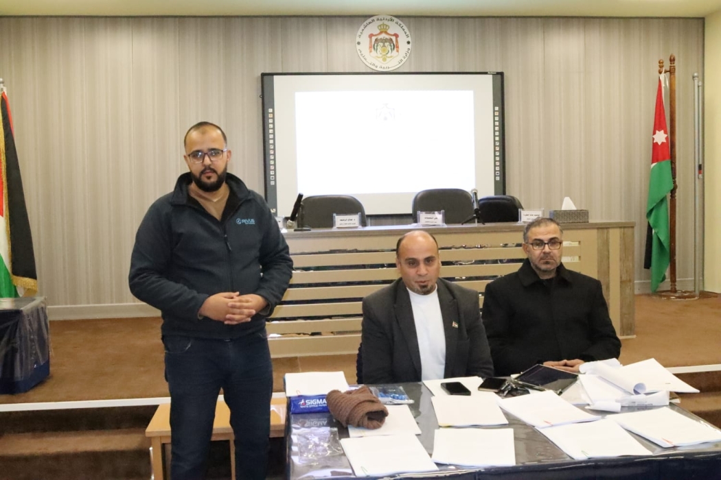 النعيمات يفتتح ورشة المناهج المطورة