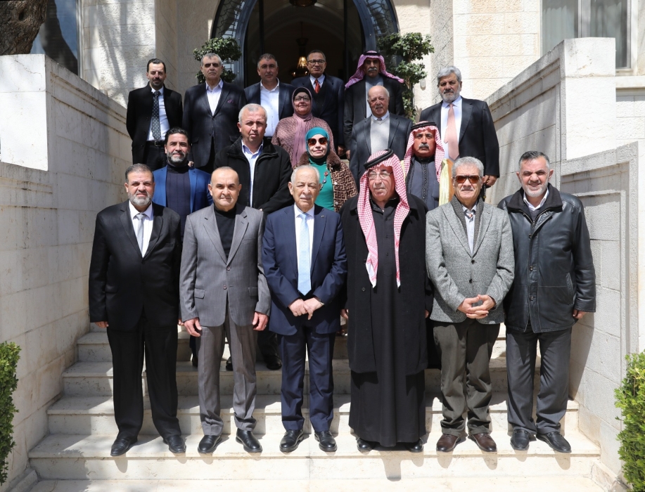 العيسوي يلتقي وفدا من الجمعية الأردنية للمحافظة على التراث – السلط...صور