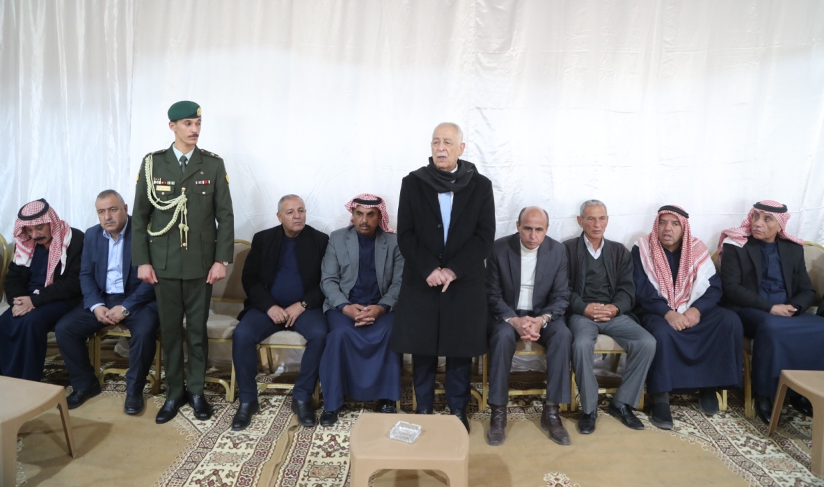 مندوبا عن الملك وولي العهد...العيسوي يعزي عشيرة الشريف