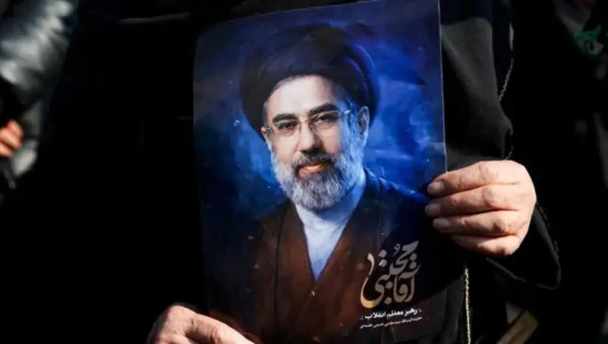 إليكم كيف نجا مجتبى خامنئي بأعجوبة من الاغتيال؟