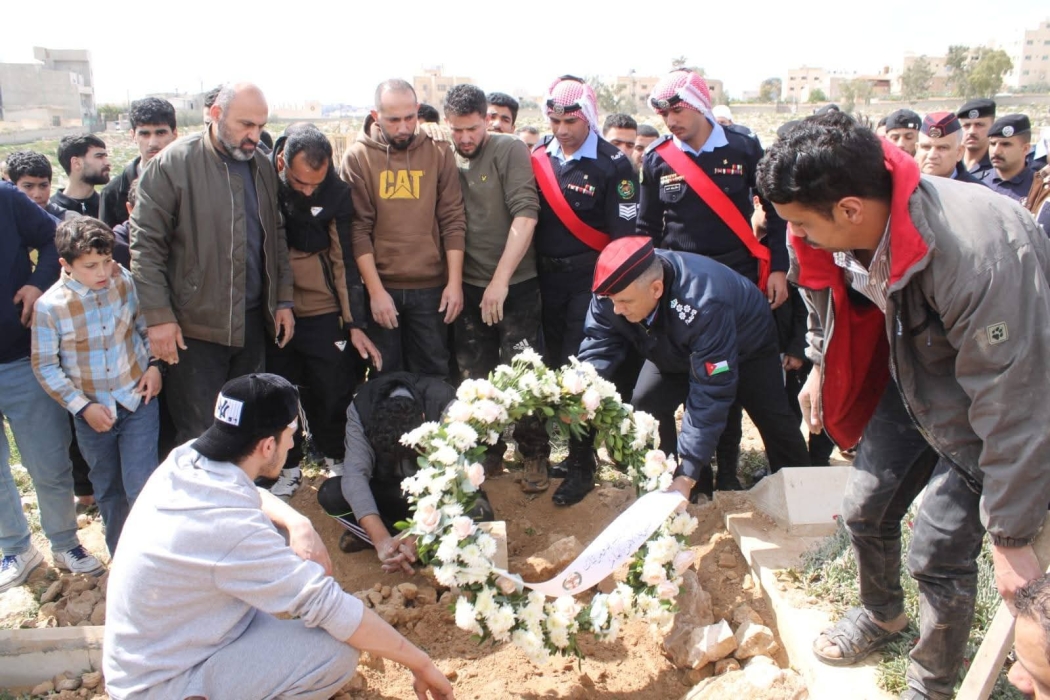 مندوباً عن مدير الأمن العام..العميد  الدويري يشارك بتشييع الشرطي الخمايسة...صور