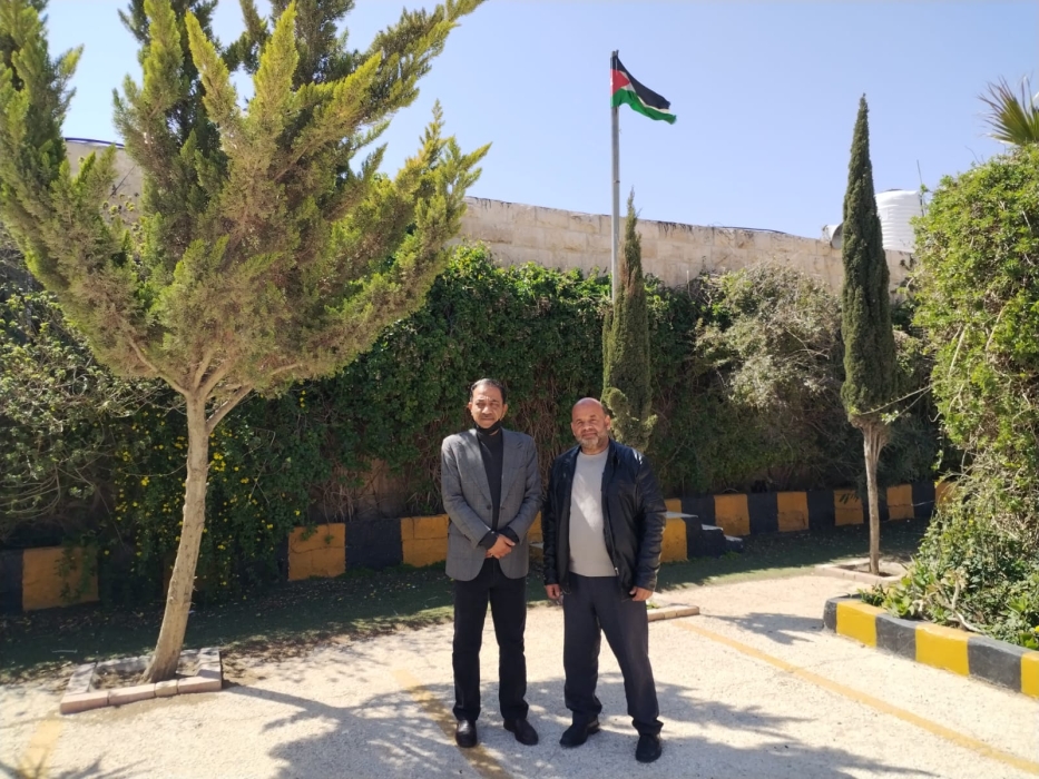 مدير تربية الموقر يواصل متابعة العملية التعليمية في جولاته الميدانية