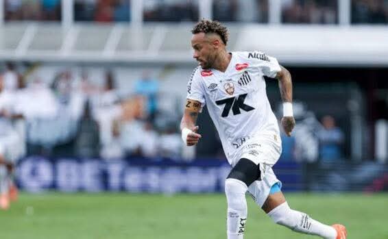 نيمار يعبّر عن خيبة أمله بعد استبعاده من قائمة البرازيل