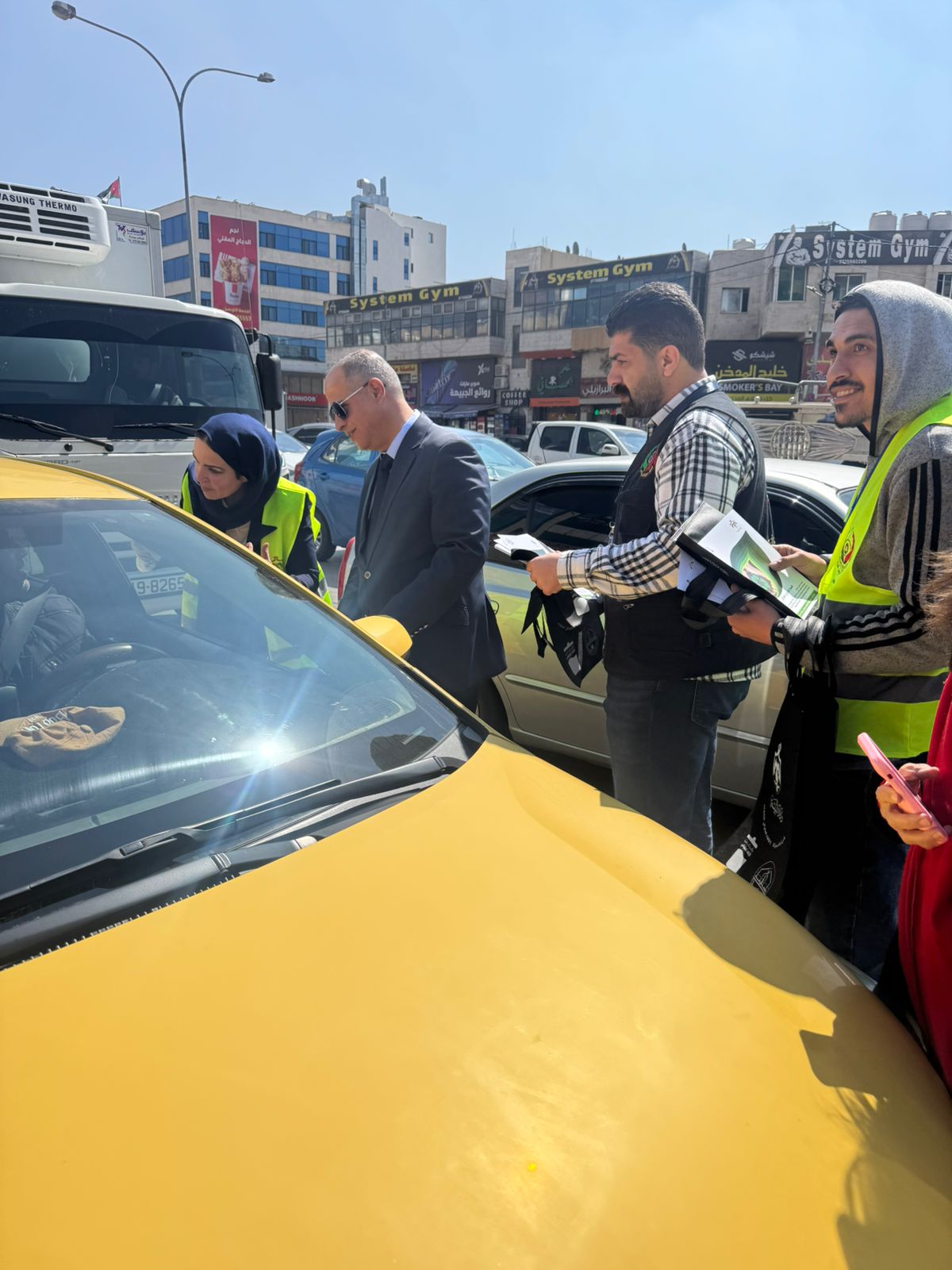 الهقيش يرعى حملة لتعزيز الوعي البيئي في لواء الجامعة..صور