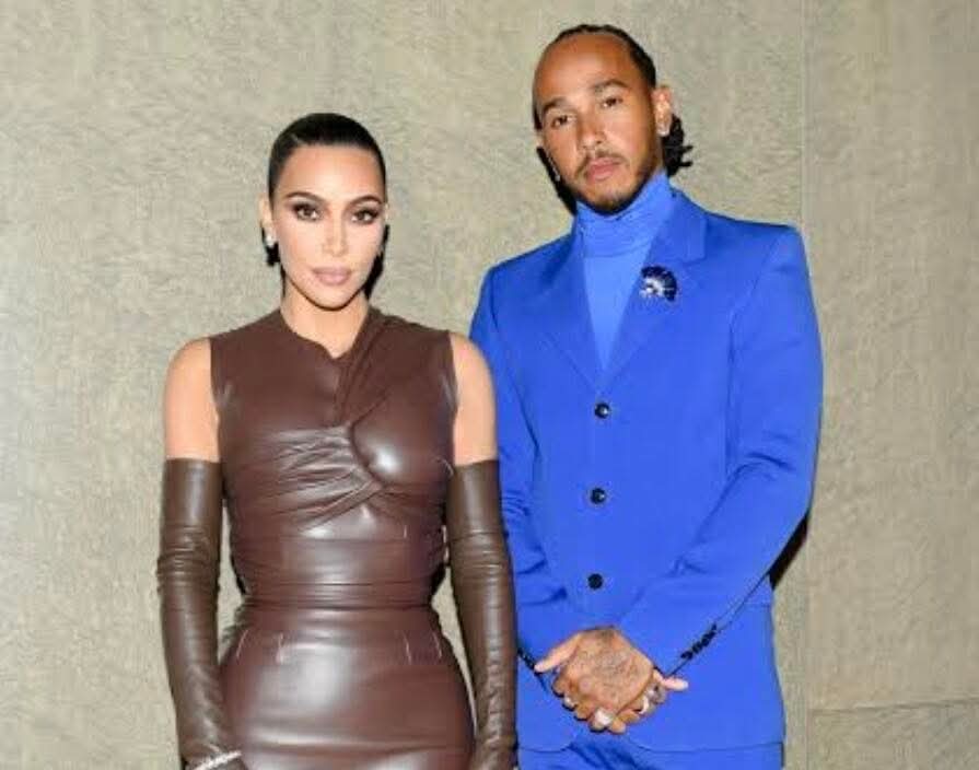 خبراء يعلّقون على علاقة كيم كارداشيان ولويس هاميلتون