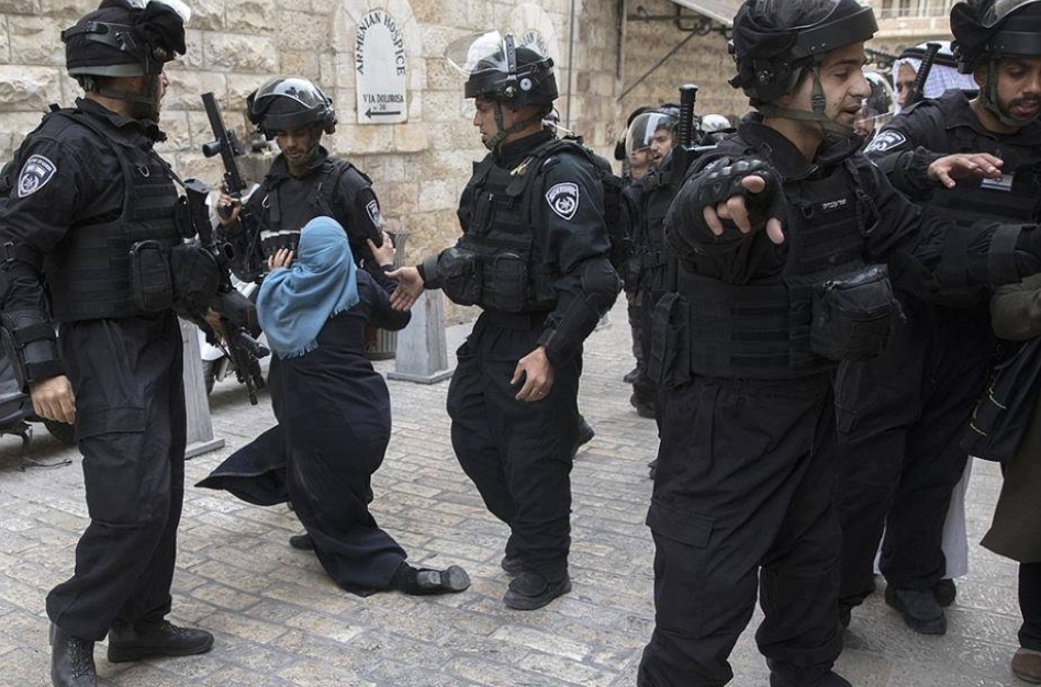 الاحتلال يعتقل 17 امرأة في الضفة اليوم غالبيتهن زوجات أسرى