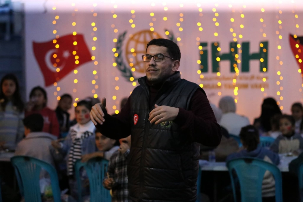 مهرجان ترفيهي وإفطار جماعي للأيتام في غزة...صور