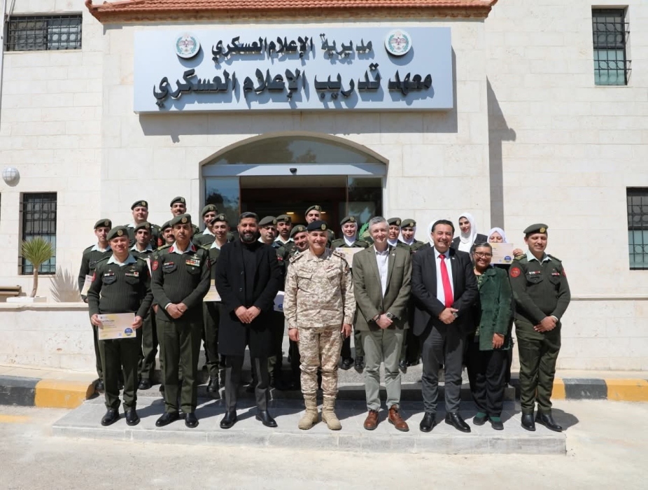 تخريج دورة اللغة الإنجليزية في معهد الإعلام العسكري...صور