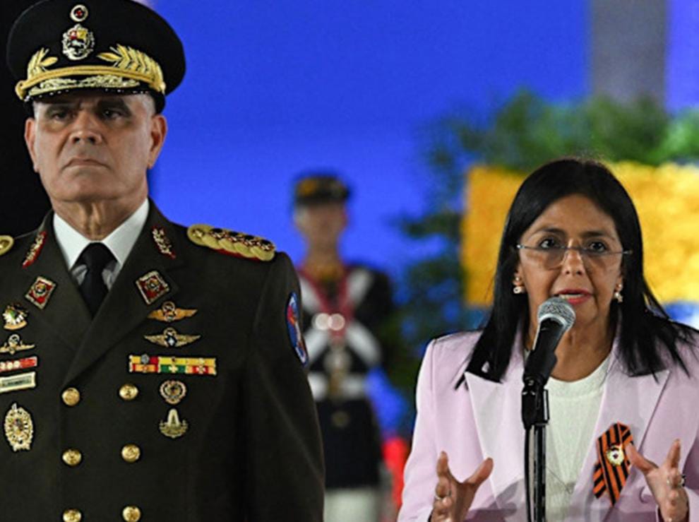رئيسة فنزويلا بالوكالة تعلن إقالة وزير الدفاع
