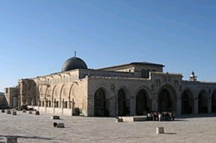 لأول مرة منذ عام 1967: إسرائيل تمنع إقامة صلاة عيد الفطر في رحاب المسجد الأقصى