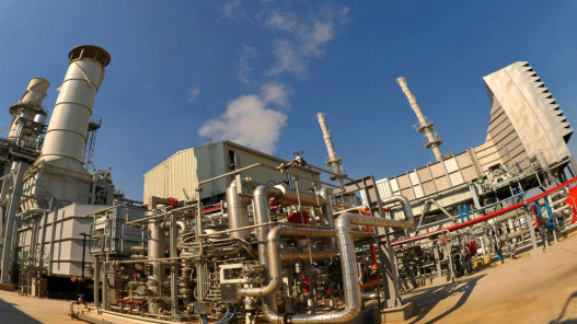 هجوم بطائرات مسيّرة يتسبب باندلاع حريق في مصفاة للنفط في الكويت