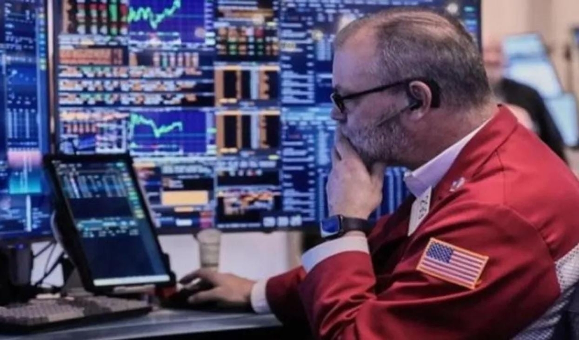 وول ستريت تتراجع وسط مخاوف رفع الفائدة والحرب مع إيران