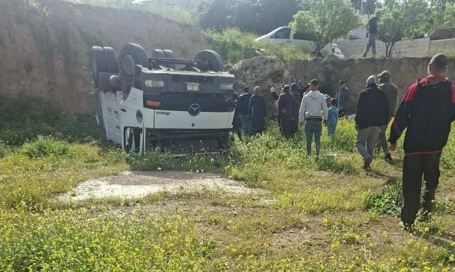 إصابتان بتدهور ضاغطة نفايات في الأغوار الشمالية