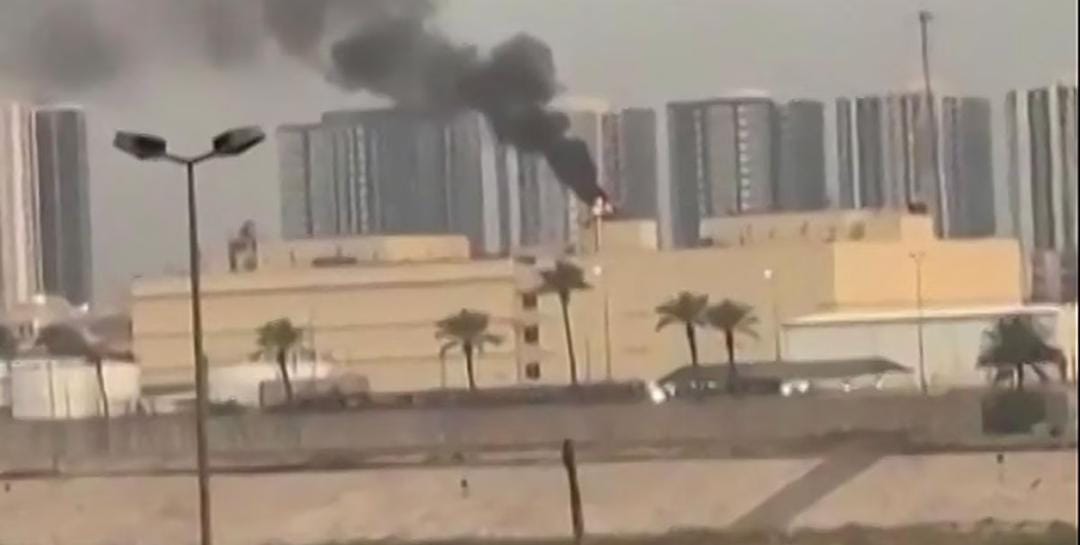 تصعيد أمني في بغداد: طائرات مسيرة وصواريخ تستهدف مقرات أمنية وقواعد أمريكية