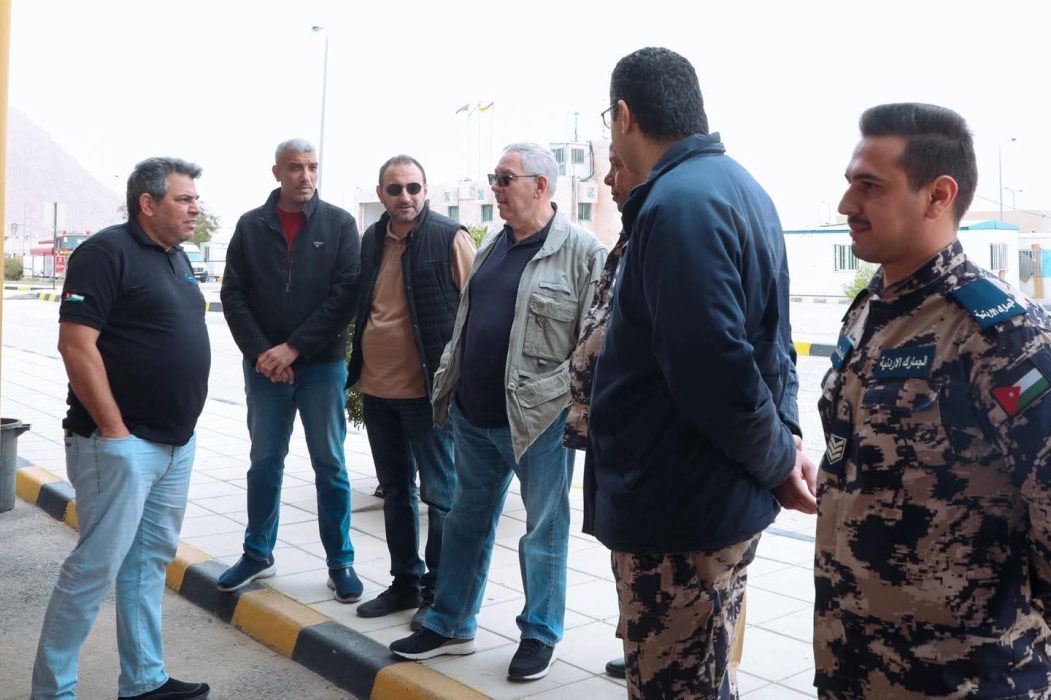 المجالي يتفقد المرافق الجمركية لضمان انسيابية حركة البضائع والمسافرين خلال عيد الفطر في العقبة ....صور