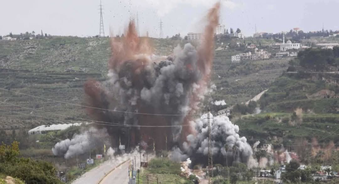 جيش الاحتلال الإسرائيلي يقصف بعدة صواريخ جسر القاسمية في جنوب ⁧‫لبنان