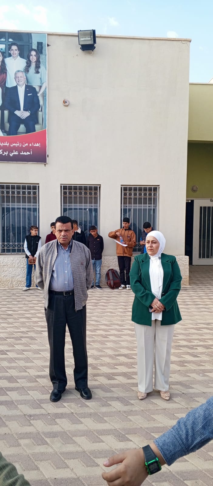 العدوان تتفقد سير العملية التعليمية في مدرسة الجوفة الثانوية للبنين