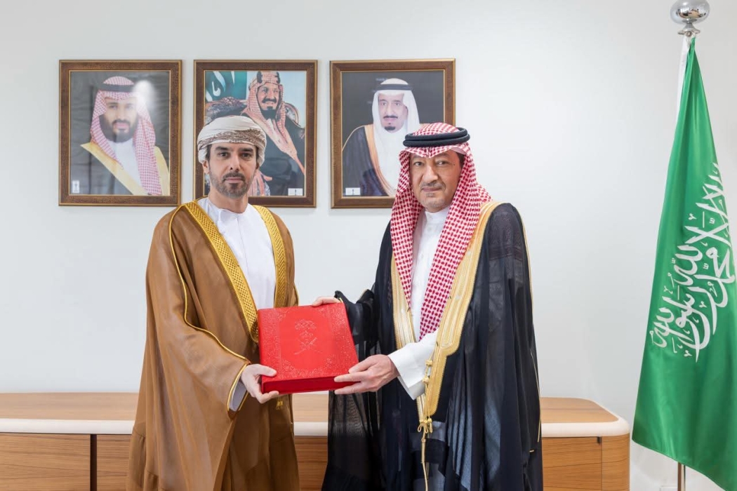 خادم الحرمين الشريفين يتلقى رسالة خطية من سلطان عمان