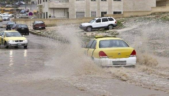 أمطار رعدية غزيرة وتحذيرات من السيول اليوم وغدا