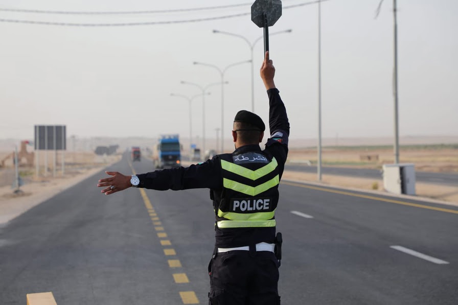 ضبط مركبة تسير بسرعة 236 كلمس على طريق خارجي