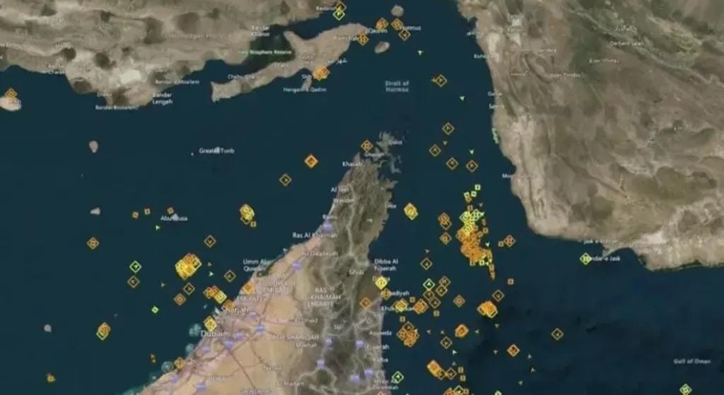 إيران تعتزم فتح مضيق هرمز وتعلن عن إجراء هو الأول من نوعه مقابل مرور السفن