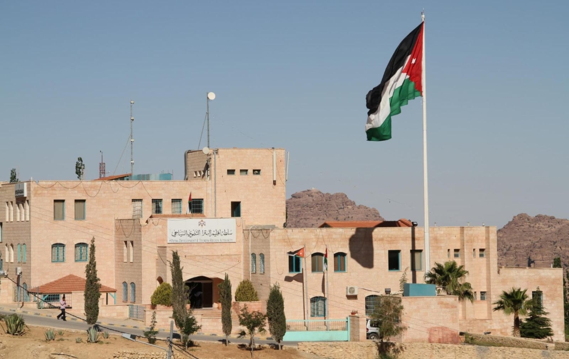 تأخير دوام العاملين في سلطة إقليم البترا إلى التاسعة صباحا