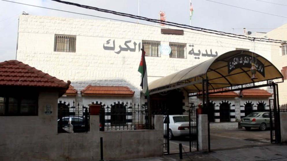بلدية الكرك تواصل أعمالها الميدانية على مدار الساعة للتعامل مع المنخفض الجوي