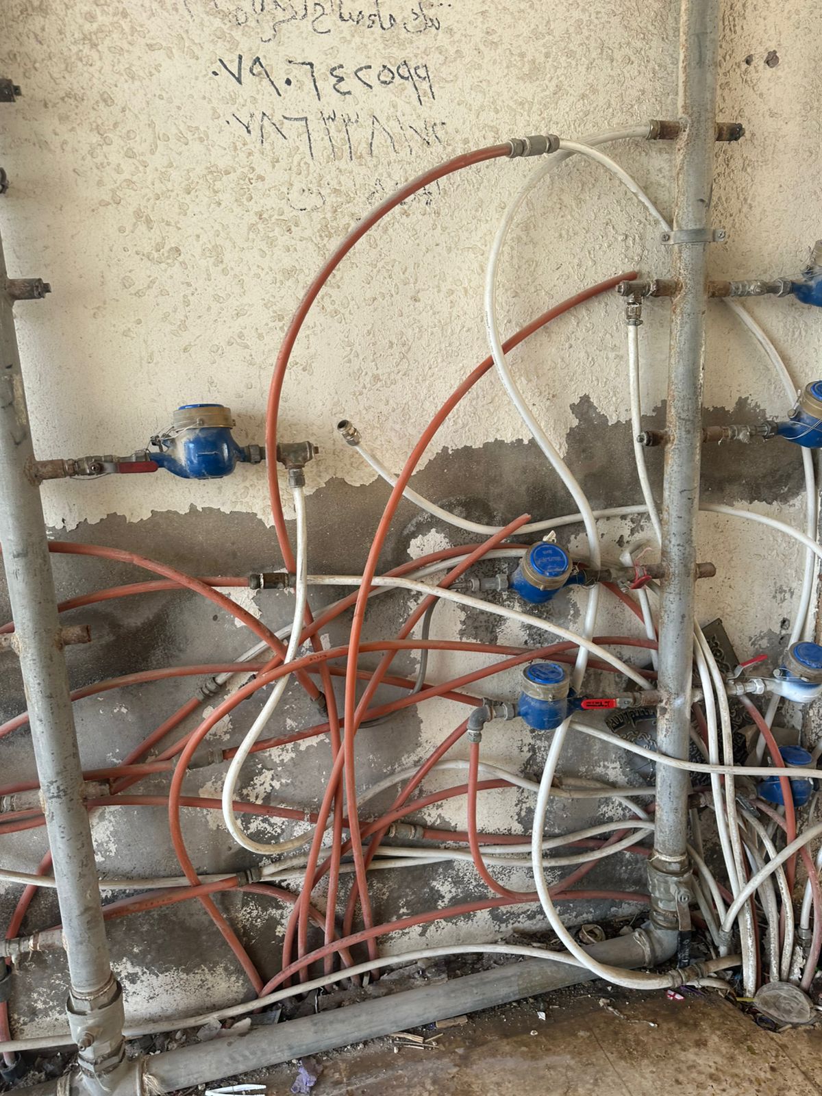 المياه : ضبط اعتداءات في اربد ومنجا تسحب كميات كبيرة ...صور