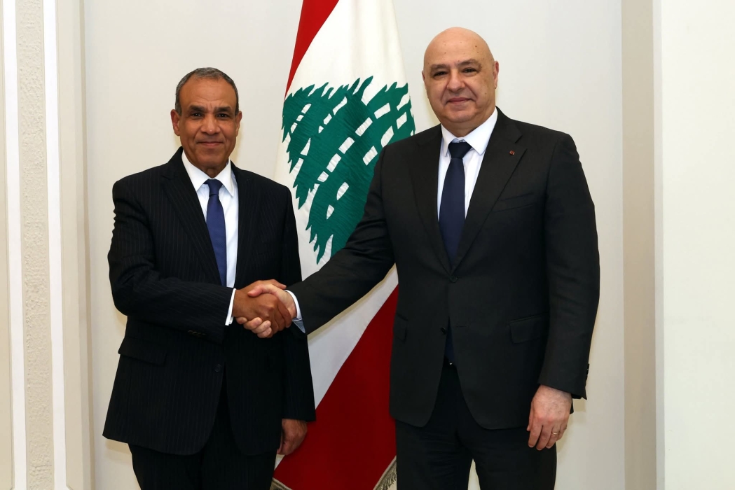 الرئيس اللبناني يبحث مع وزير الخارجية المصري جهود وقف العدوان الإسرائيلي على بلاده