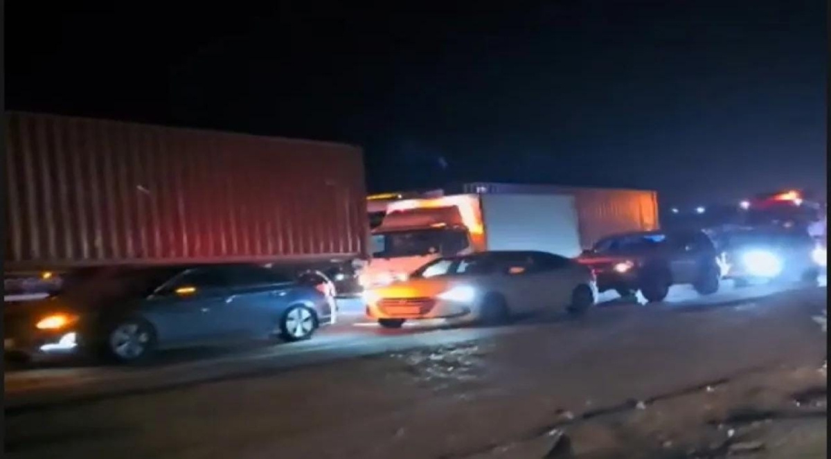 قطع السير بالاتجاهين على الطريق الصحراوي قبل جسر الحسينية وطريق عنيزة باتجاه الشوبك