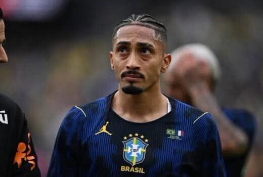 رافينيا وويسلي خارج معسكر المنتخب البرازيلي