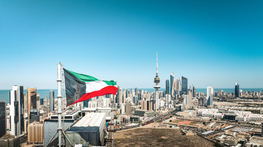 الجيش الكويتي يعلن التصدي لهجمات بصواريخ وطائرات مسيّرة